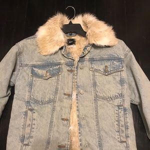 SUPER COZY FURRY DENIMJACKET FROM URBAN OUTFITTER